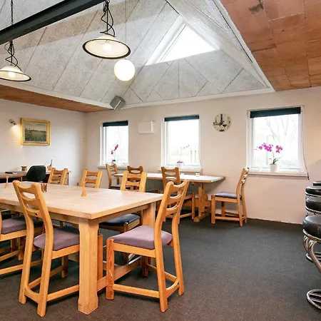 14 Person In Logstor-by Traum Nyaraló *