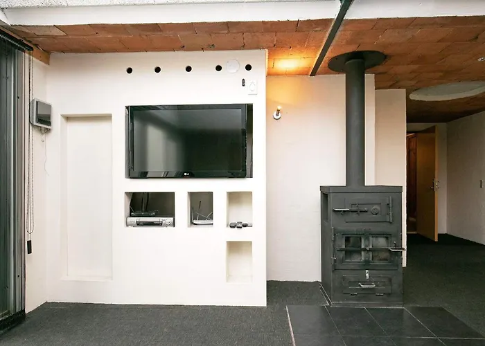 14 Person In Logstor-by Traum Nyaraló