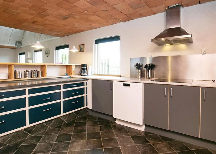 14 Person In Logstor-by Traum Nyaraló *