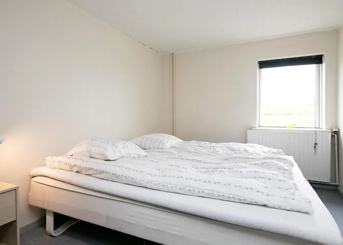 14 Person In Logstor-by Traum *