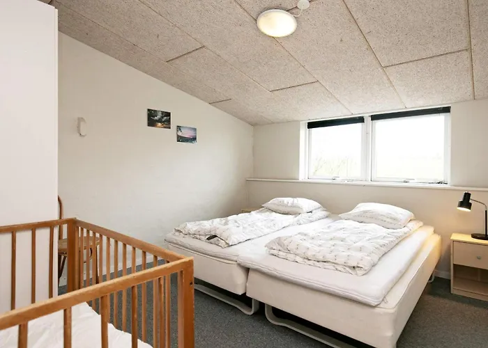 14 Person In Logstor-by Traum