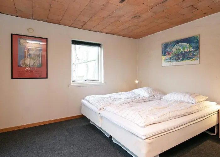 14 Person In Logstor-by Traum